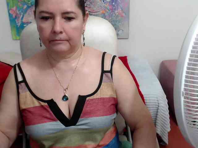 webcam online Leonela