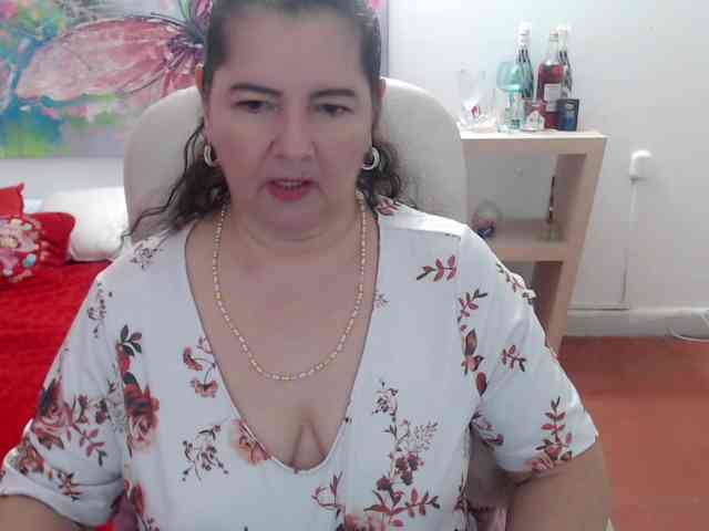 leonela Live Webcam on BongaCams