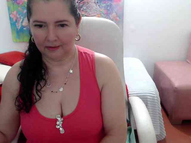 adult random cam Leonela