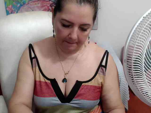 private chat room Leonela