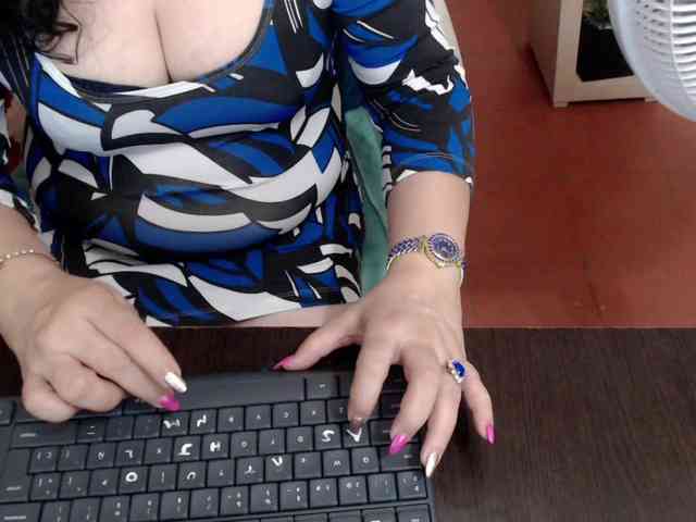 videochat adult Leonela
