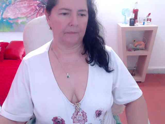 leonela Live Webcam on {site_name}