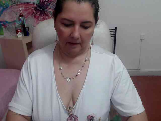 leonela Live Webcam on BongaCams