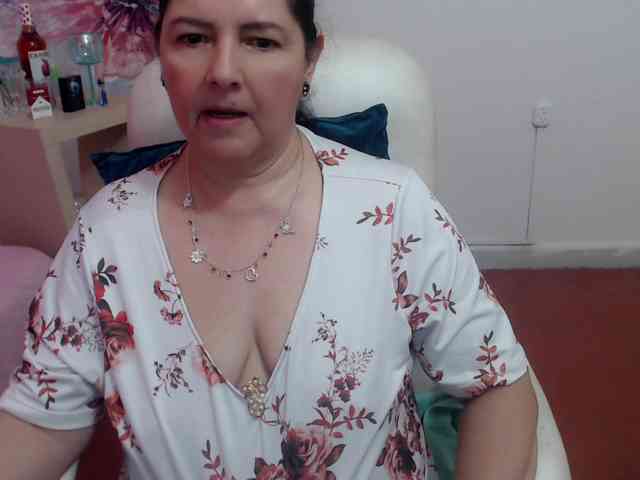 leonela's webcam live show