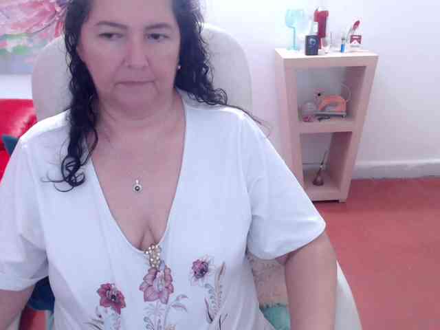 leonela Live Webcam on {site_name}