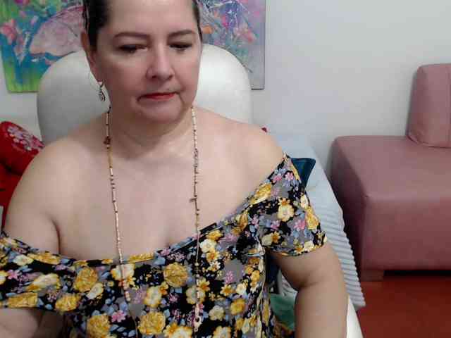 adult live chat Leonela