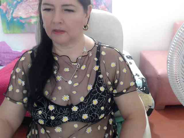 private chat room Leonela