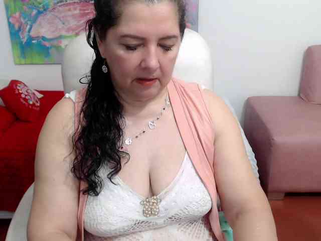 private chat room Leonela