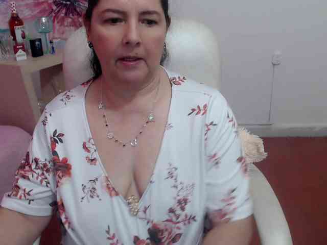 leonela's webcam live show