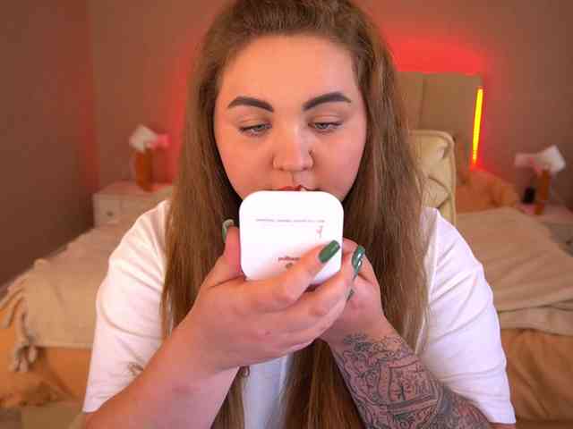 MichellKiss webcam