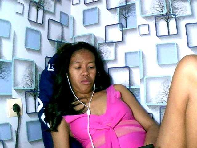 rose27 on BongaCams