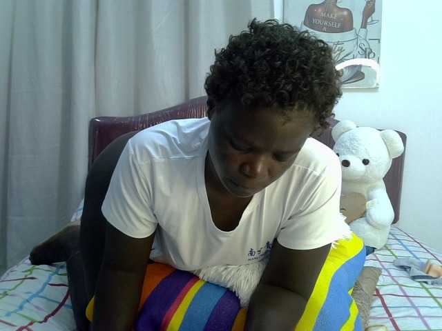 le modèle Tatiana22 est en webcam porno dans un show sur le site bongacams, il possède les tags suivants: Ebony,Brunette,Trimmed