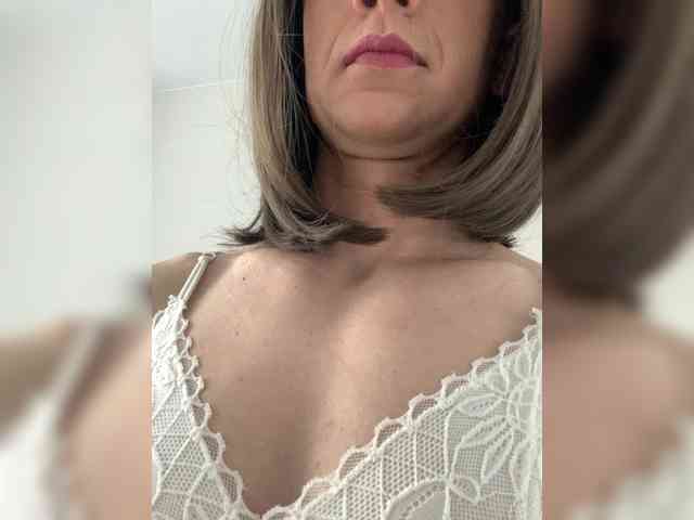 Leila757 Live Webcam on BongaCams