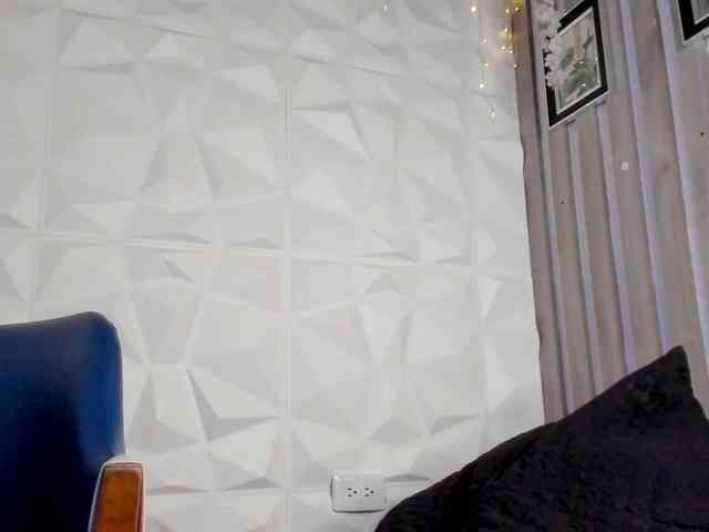 sarahcox Live Webcam on BongaCams