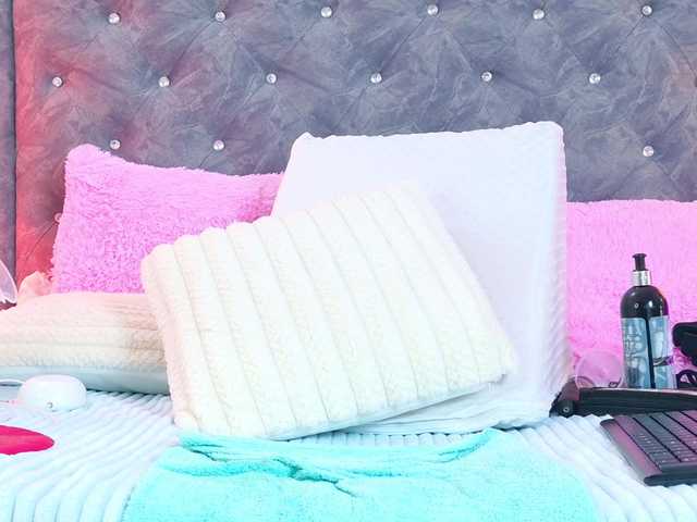 YesyHills's BongaCams show and profile