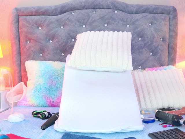 YesyHills's BongaCams show and profile