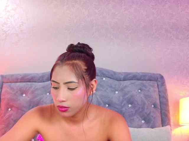 YesyHills Live Webcam on BongaCams