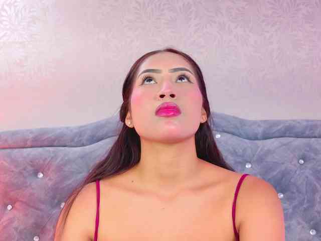 YesyHills Live Webcam on BongaCams