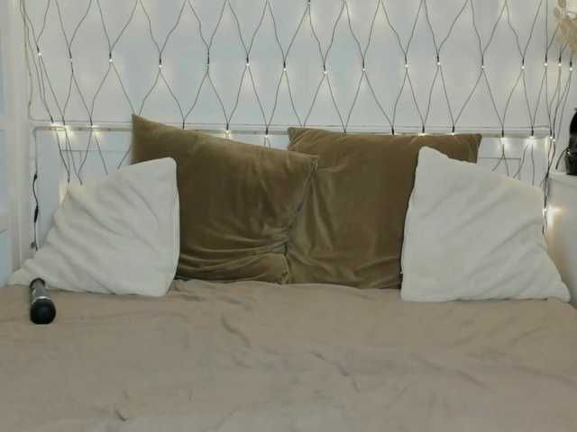 EmilyEclair's BongaCams show and profile