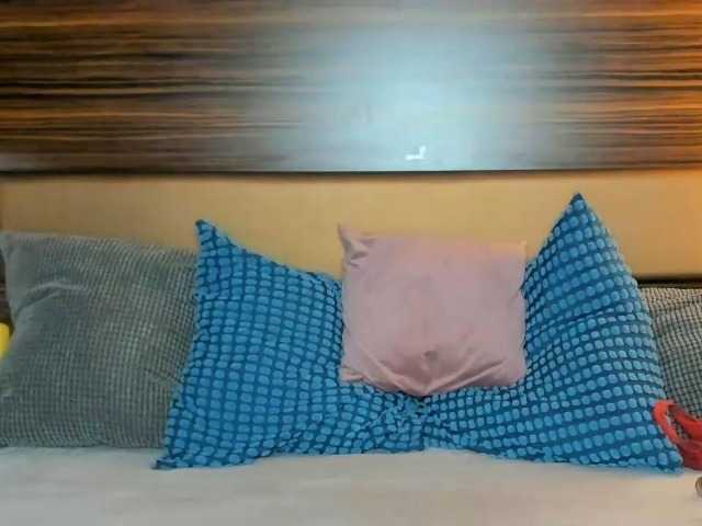 EmilyEclair's BongaCams show and profile