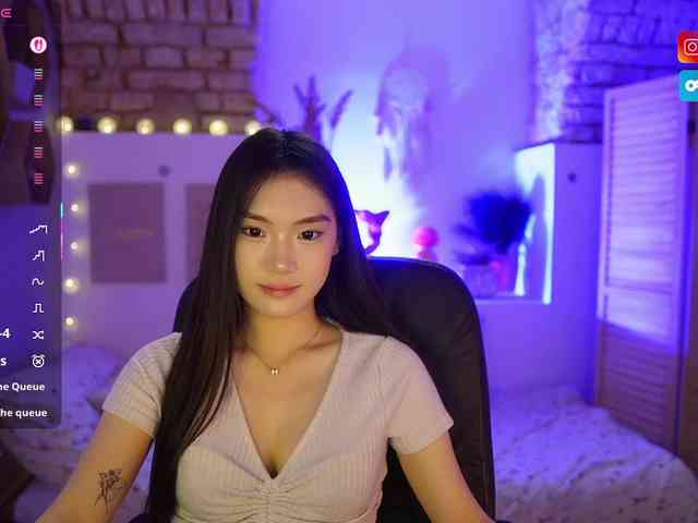 AllyahSky webcam