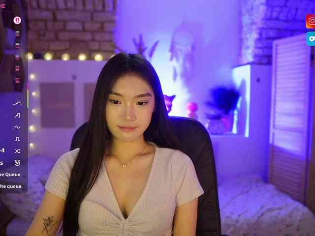 AllyahSky webcam