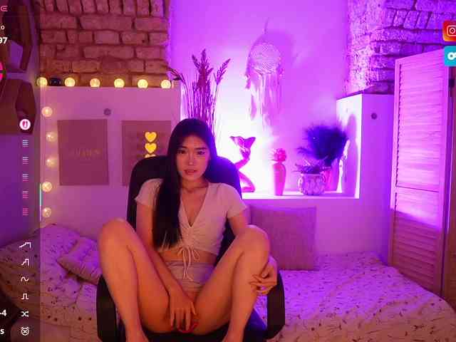 AllyahSky webcam