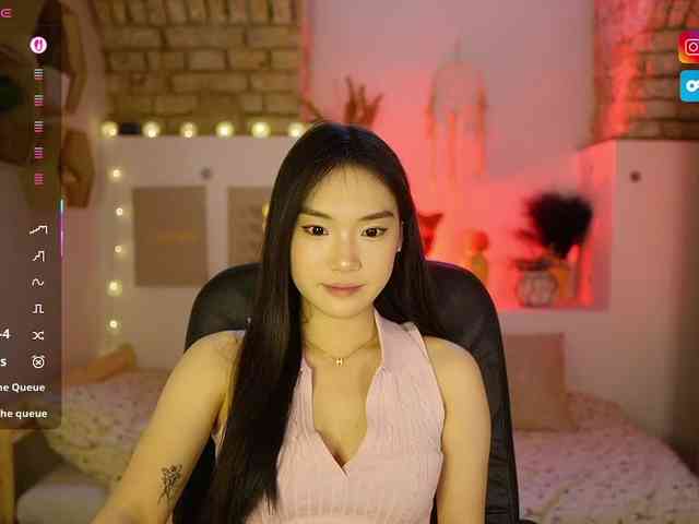 AllyahSky webcam