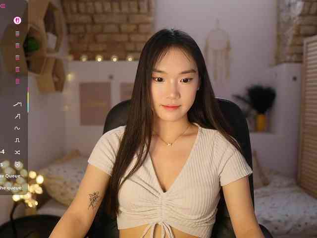 AllyahSky webcam