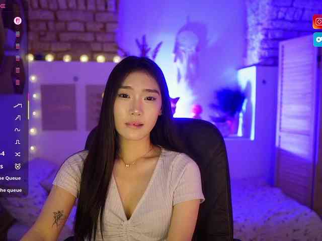 AllyahSky webcam