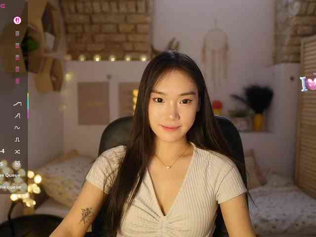 AllyahSky webcam