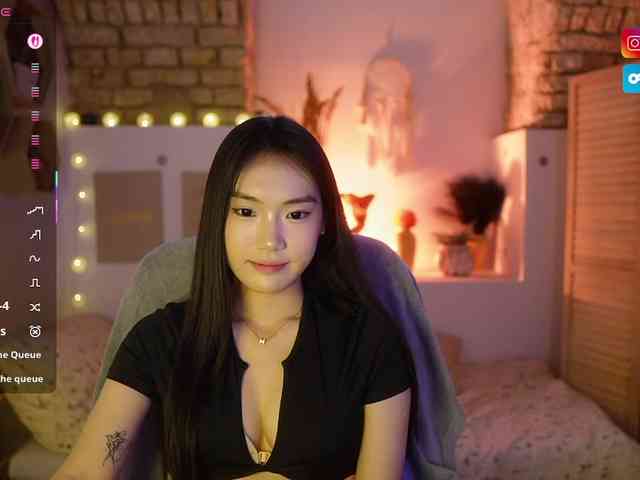 AllyahSky webcam
