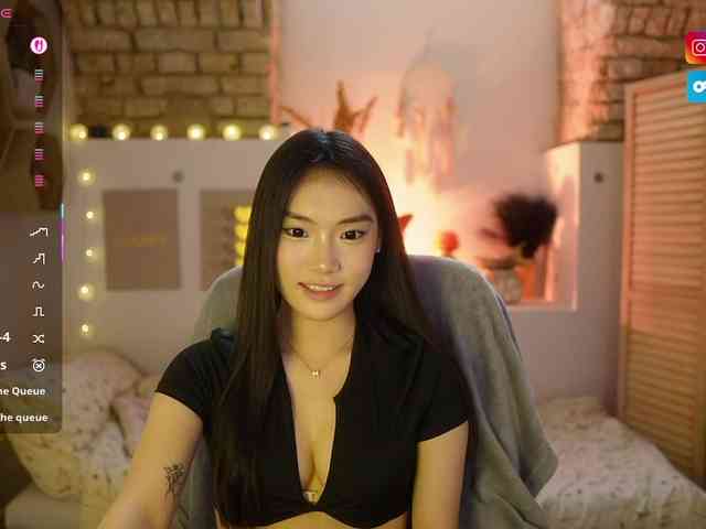 AllyahSky webcam
