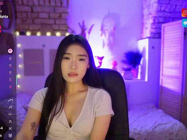 AllyahSky webcam
