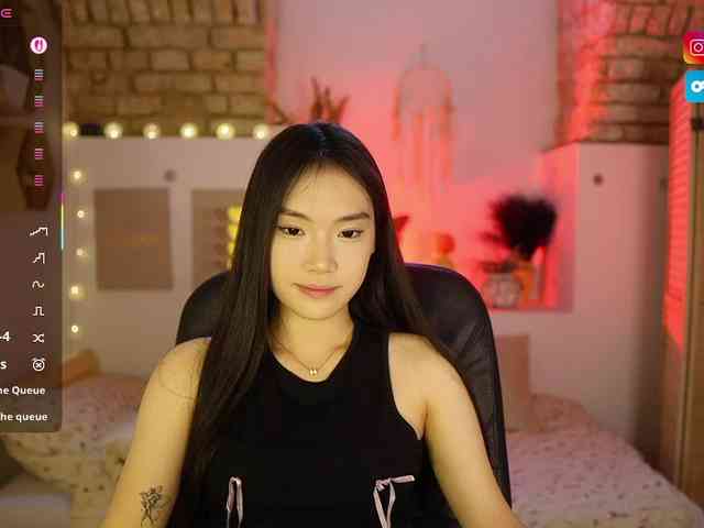 AllyahSky webcam