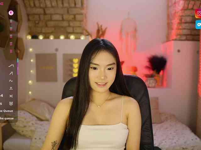 AllyahSky webcam