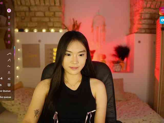 AllyahSky webcam