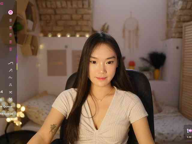 AllyahSky webcam