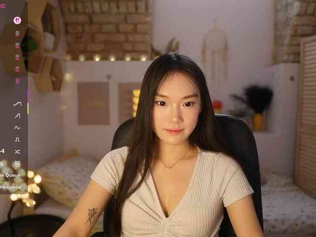 AllyahSky webcam