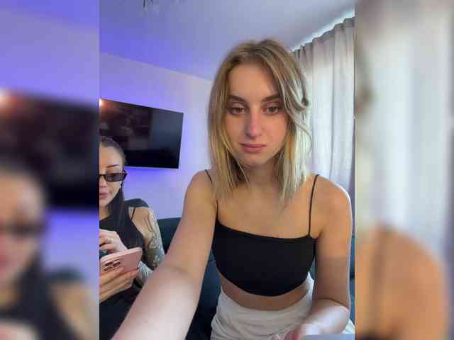 Lolaaamurr webcam