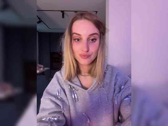 Lolaaamurr webcam
