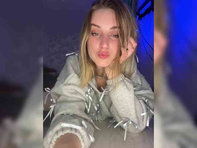 Lolaaamurr webcam