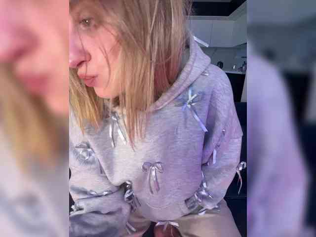 Lolaaamurr webcam
