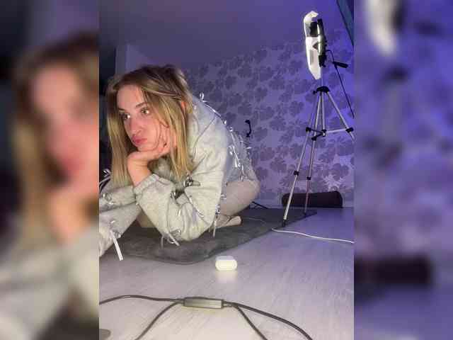 Lolaaamurr webcam