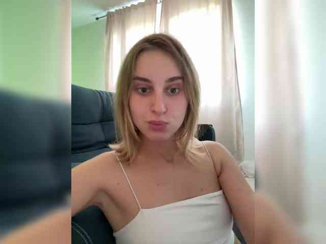 Lolaaamurr webcam