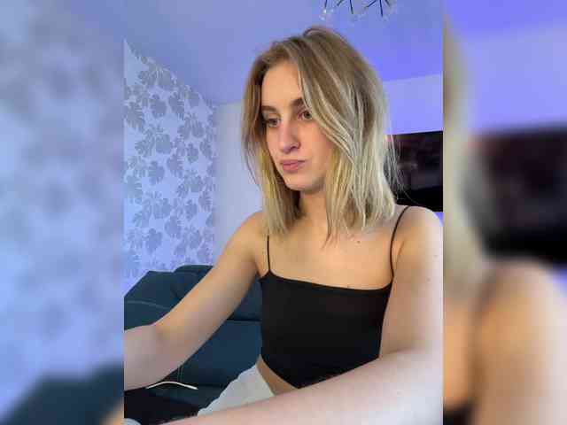 Lolaaamurr webcam