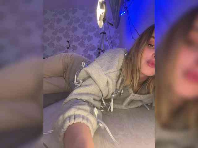 Lolaaamurr webcam
