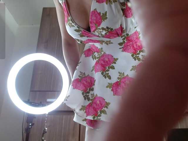 MAGHENTA's BongaCams show and profile