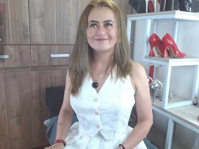 MAGHENTA's BongaCams show and profile