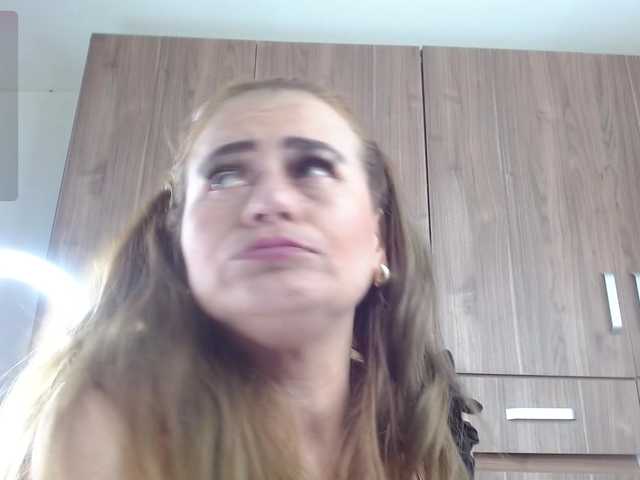 MAGHENTA's BongaCams show and profile